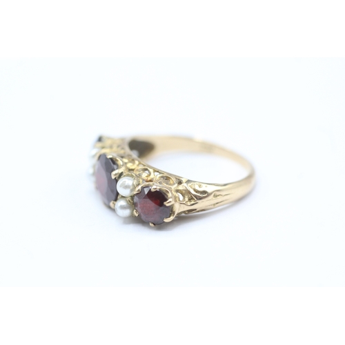 21 - 9ct gold garnet and faux pearl ring (2.9g) Size M