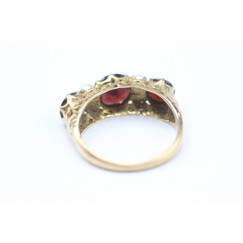 21 - 9ct gold garnet and faux pearl ring (2.9g) Size M