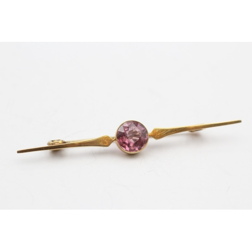 213 - 15ct gold antique pink tourmaline brooch (2.7g)