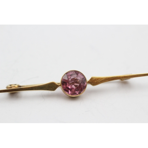 213 - 15ct gold antique pink tourmaline brooch (2.7g)