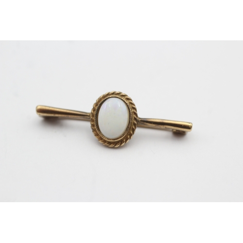 215 - 9ct gold vintage opal bar brooch (1.8g)