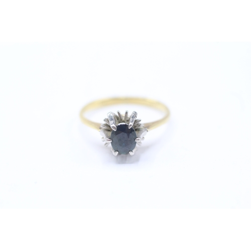 230 - 18ct gold sapphire solitaire ring (2.6g) Size K