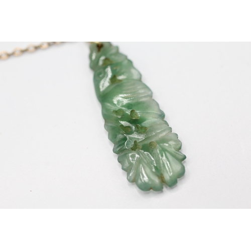 231 - 18ct gold carved jade pendant necklace with 9ct chain (3.5g)