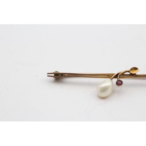 233 - 9ct gold vintage pearl & ruby bar brooch (1.7g)