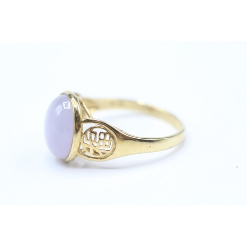 236 - 14ct gold lavender jade single stone ring (3.9g) Size T