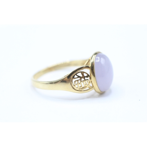 236 - 14ct gold lavender jade single stone ring (3.9g) Size T