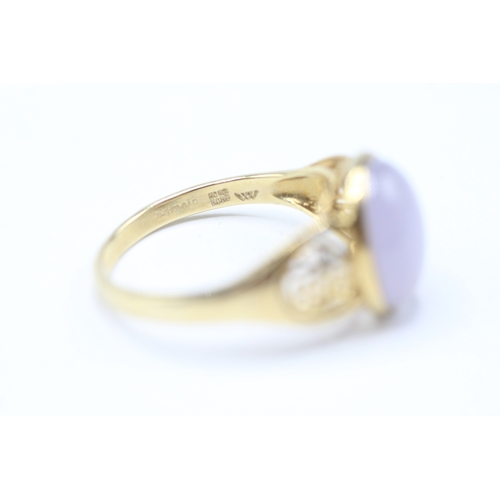 236 - 14ct gold lavender jade single stone ring (3.9g) Size T