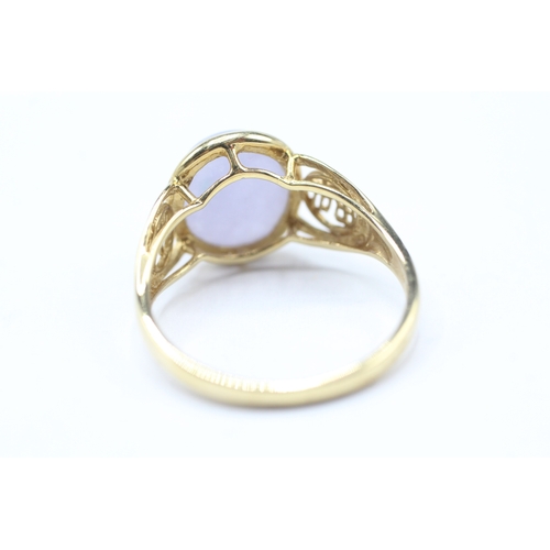 236 - 14ct gold lavender jade single stone ring (3.9g) Size T