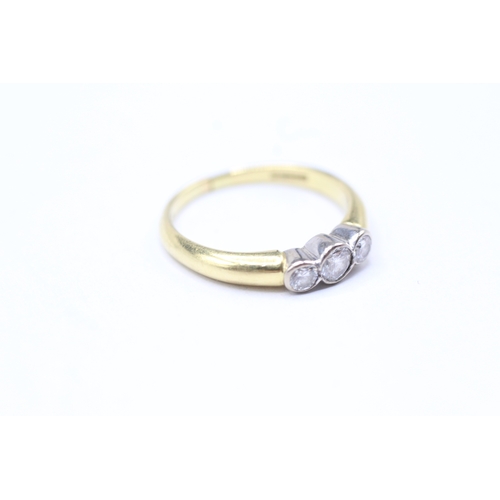 240 - 18ct gold diamond trilogy ring (3.1g) Size L