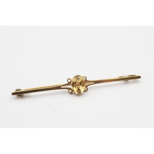 241 - 9ct gold vintage oval cut citrine bar brooch (2g)