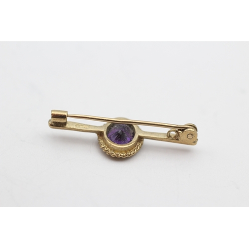 244 - 9ct gold vintage amethyst bar brooch (1.8g)