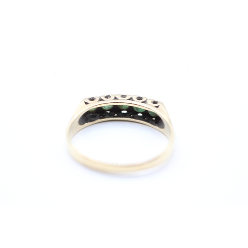 26 - 9ct gold vintage emerald half eternity ring (2.3g) Size P