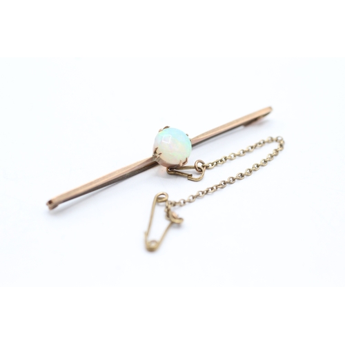 32 - 9ct gold opal bar brooch (2.3g)