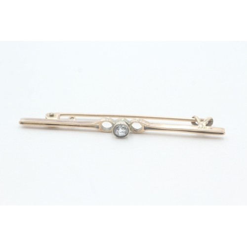 33 - 9ct gold vintage blue gemstone bar brooch (1.7g)