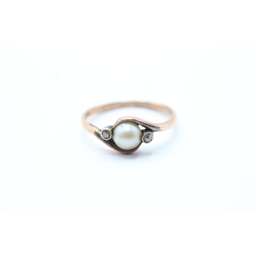 53 - 9ct gold diamond and pearl twist ring (2g) Size M