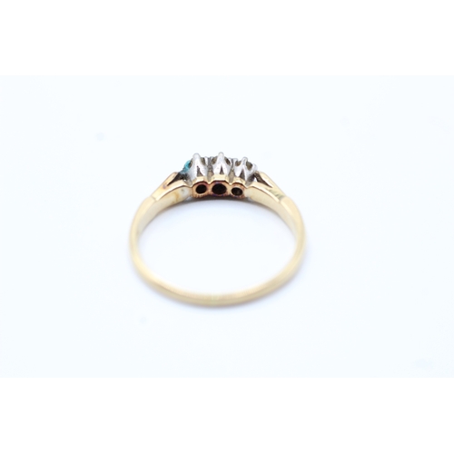 60 - 18ct gold diamond trilogy ring (2.4g) Size O