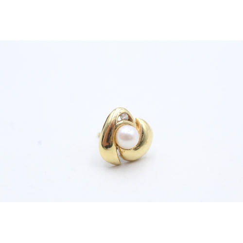 64 - 9ct gold cultured pearl & white gemstone stud earrings (2.4g)