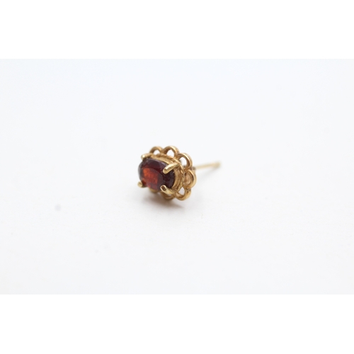 69 - 9ct gold oval cut garnet stud earrings (1g)