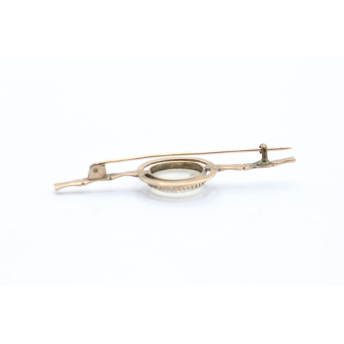 70 - 9ct gold antique moonstone bamboo bar brooch (2.4g)