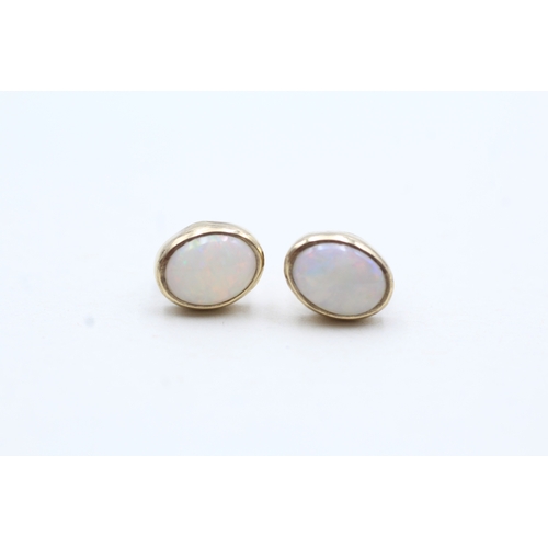 71 - 9ct gold opal stud earrings (1.3g)