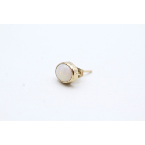 71 - 9ct gold opal stud earrings (1.3g)