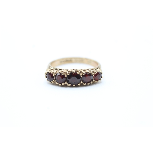 73 - 9ct gold vintage garnet five stone ring (2.4g) Size K