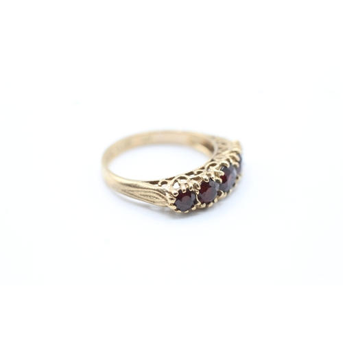 73 - 9ct gold vintage garnet five stone ring (2.4g) Size K