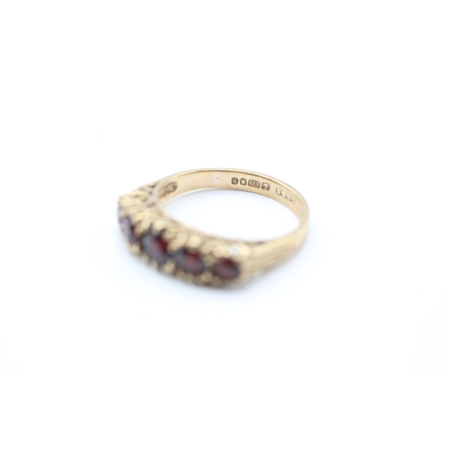 73 - 9ct gold vintage garnet five stone ring (2.4g) Size K