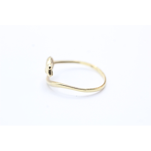 78 - 14ct gold snake dress ring (1.4g) Size R