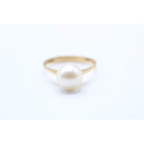 87 - 18ct gold cultured pearl set solitaire ring (2.5g) Size N