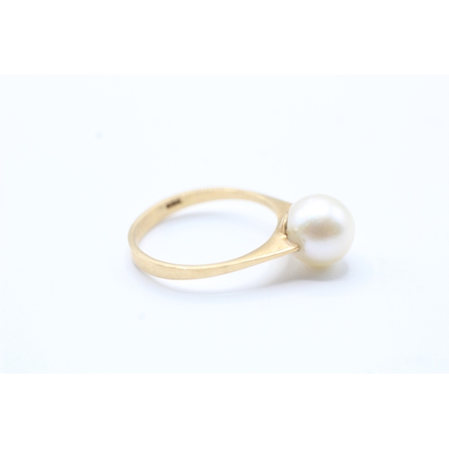 87 - 18ct gold cultured pearl set solitaire ring (2.5g) Size N