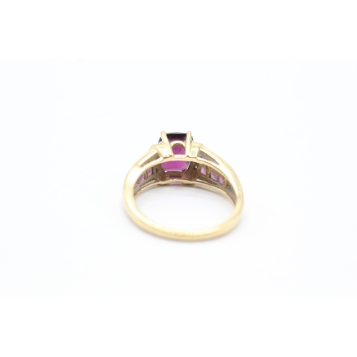 9 - 9ct gold diamond & garnet dress ring (4g) Size Q