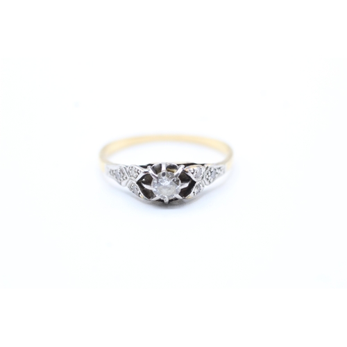 98 - 18ct gold diamond shoulder setting ring (2.5g) Size Q