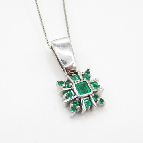 143 - 18ct white gold emerald pendant necklace (5.9g)