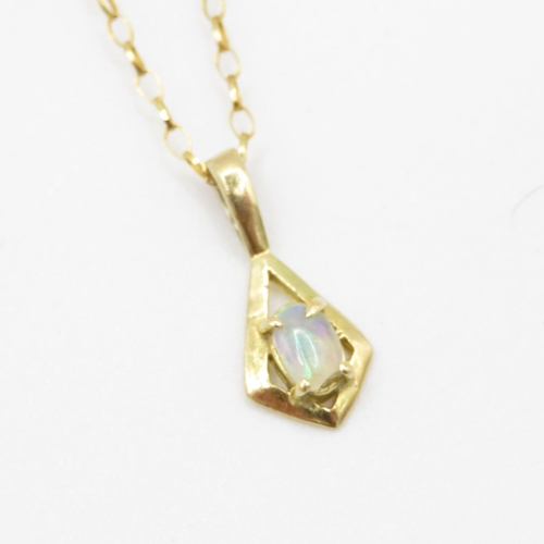 173 - 18ct gold opal pendant necklace with 9ct chain (1.7g)