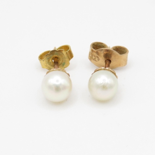 174 - 14ct gold cultured pearl stud earrings (2.3g)