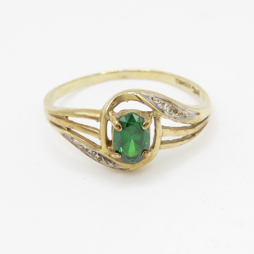 180 - 9ct gold green gemstone and diamond ring (1.6g) Size P