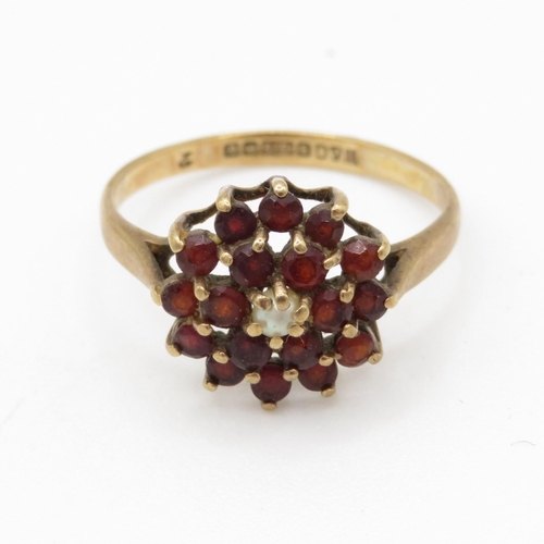 203 - 9ct gold garnet and pearl ring (2.1g) Size M