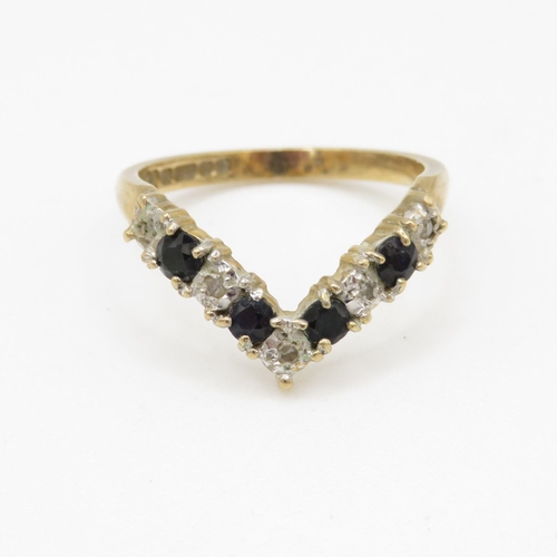 219 - 9ct gold sapphire and diamond chevron ring (2.2g) Size L