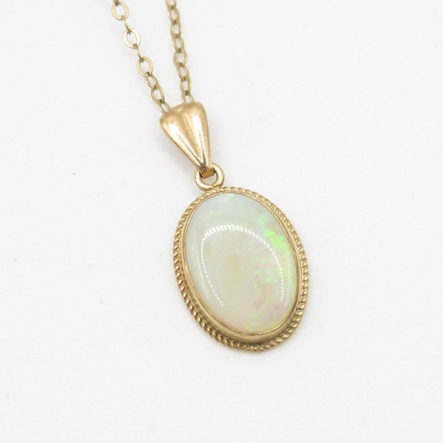 235 - 9ct gold opal cabochon pendant on chain (2.6g)