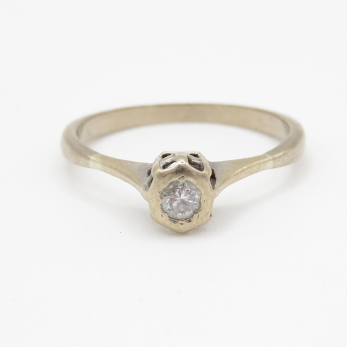 246 - 18ct gold solitaire diamond ring (2.3g) Size M