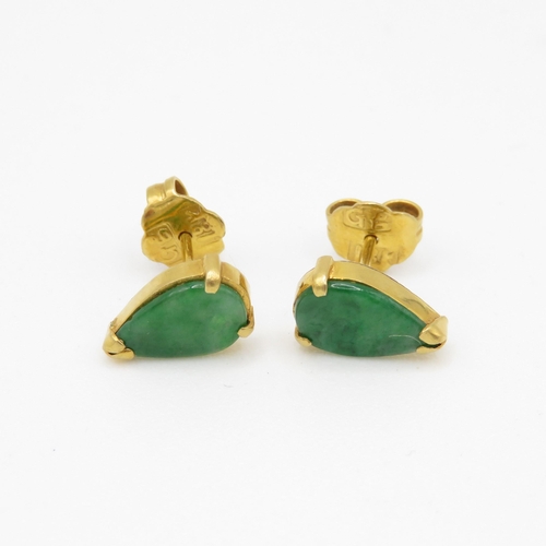 248 - 18ct gold and jade stud earrings (1.8g)