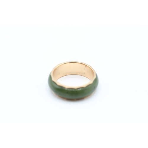 10 - 9ct gold nephrite eternity ring (3.6g) Size N 1/2