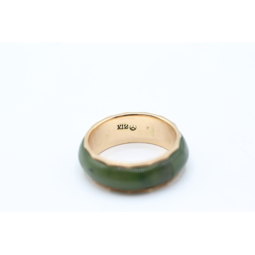 10 - 9ct gold nephrite eternity ring (3.6g) Size N 1/2