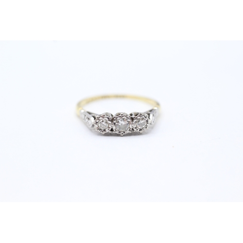 108 - 18ct gold vintage diamond trilogy ring (2.3g) Size N