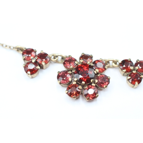 111 - 9ct gold vintage garnet cluster necklace (13.7g)