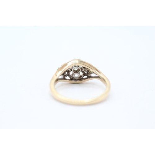 113 - 12ct gold and diamond ring (3.1g) Size M 1/2