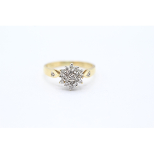 117 - 18ct gold diamond cluster ring (3g) Size K