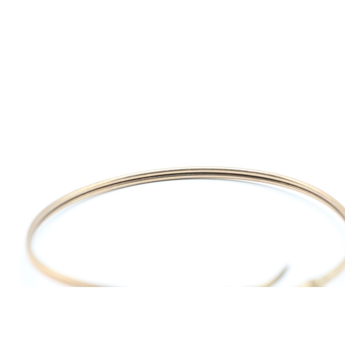 12 - 9ct gold garnet eye snake bangle (5g)