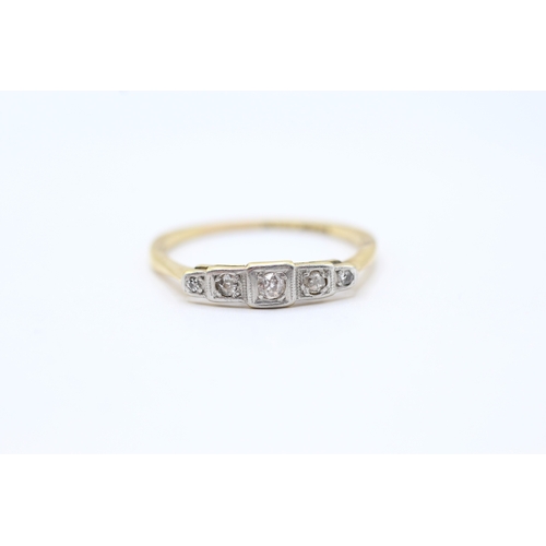 120 - 18ct gold diamond cross-over ring (3.8g) Size O 1/2